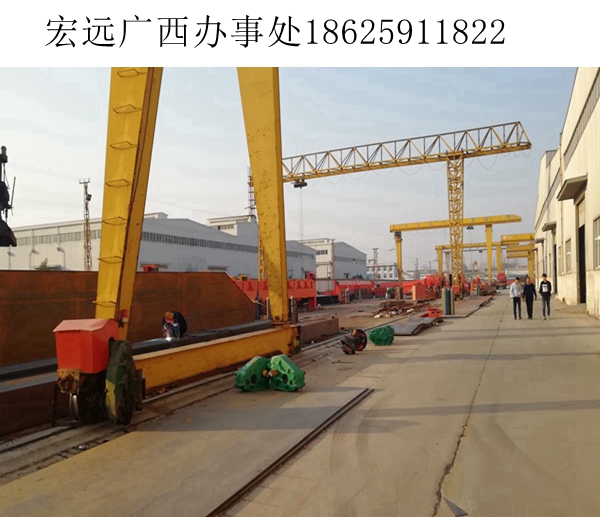 300 噸單梁龍門(mén)吊與其他吊裝設(shè)備的協(xié)同作業(yè)