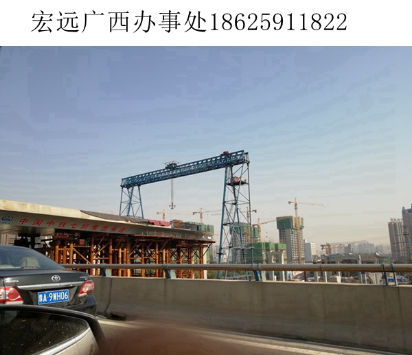 廣西百色300 噸單梁龍門吊與其他吊裝設備的協同作業