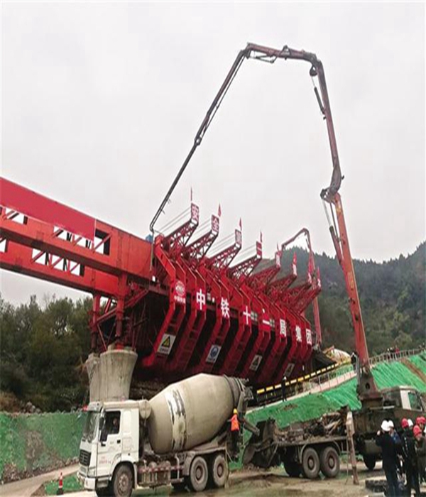 四川德陽移動模架廠家 移動模架適用跨度分類的技術特性與工程實踐：標準跨度型與可調節跨度型解析?